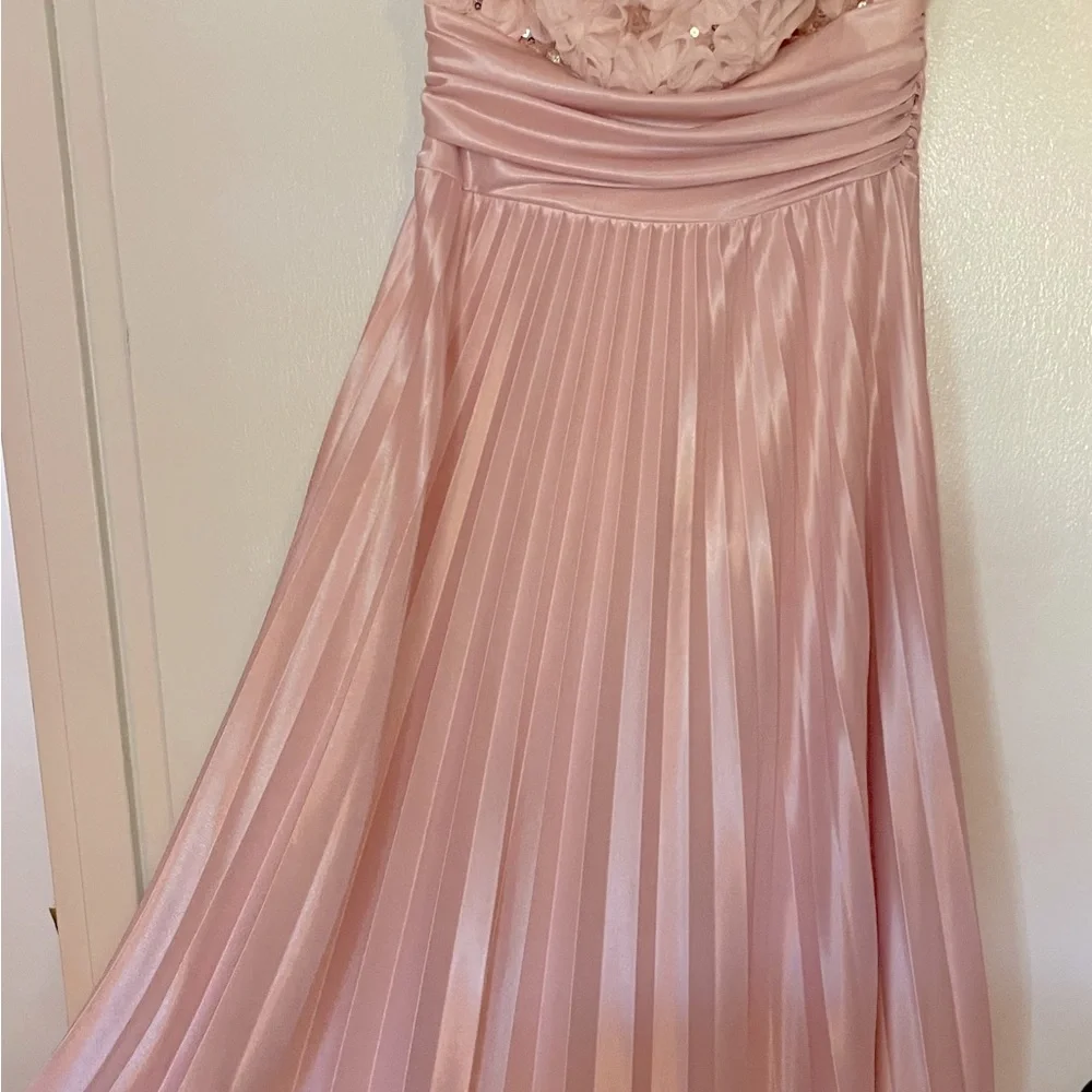 Pink pleated strapless floral gown - Picture 5 of 11
